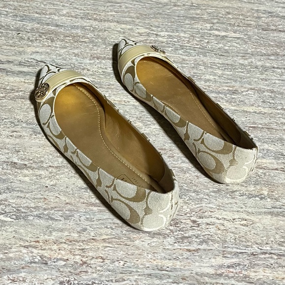 Coach Onida beige and gold monogram C pointy flat shoes - Picture 14 of 16